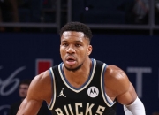 开云体育官网-雄鹿翻盘湖人，利拉德统治全场的简单介绍