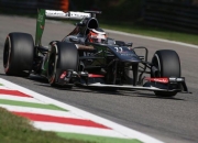 开云体育下载-阿斯顿马丁险胜索伯车队，阿隆索带队取胜