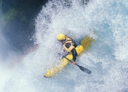 开云下载-赛道与绿茵的跨界交锋，当F1引擎在马拉喀什街头轰鸣