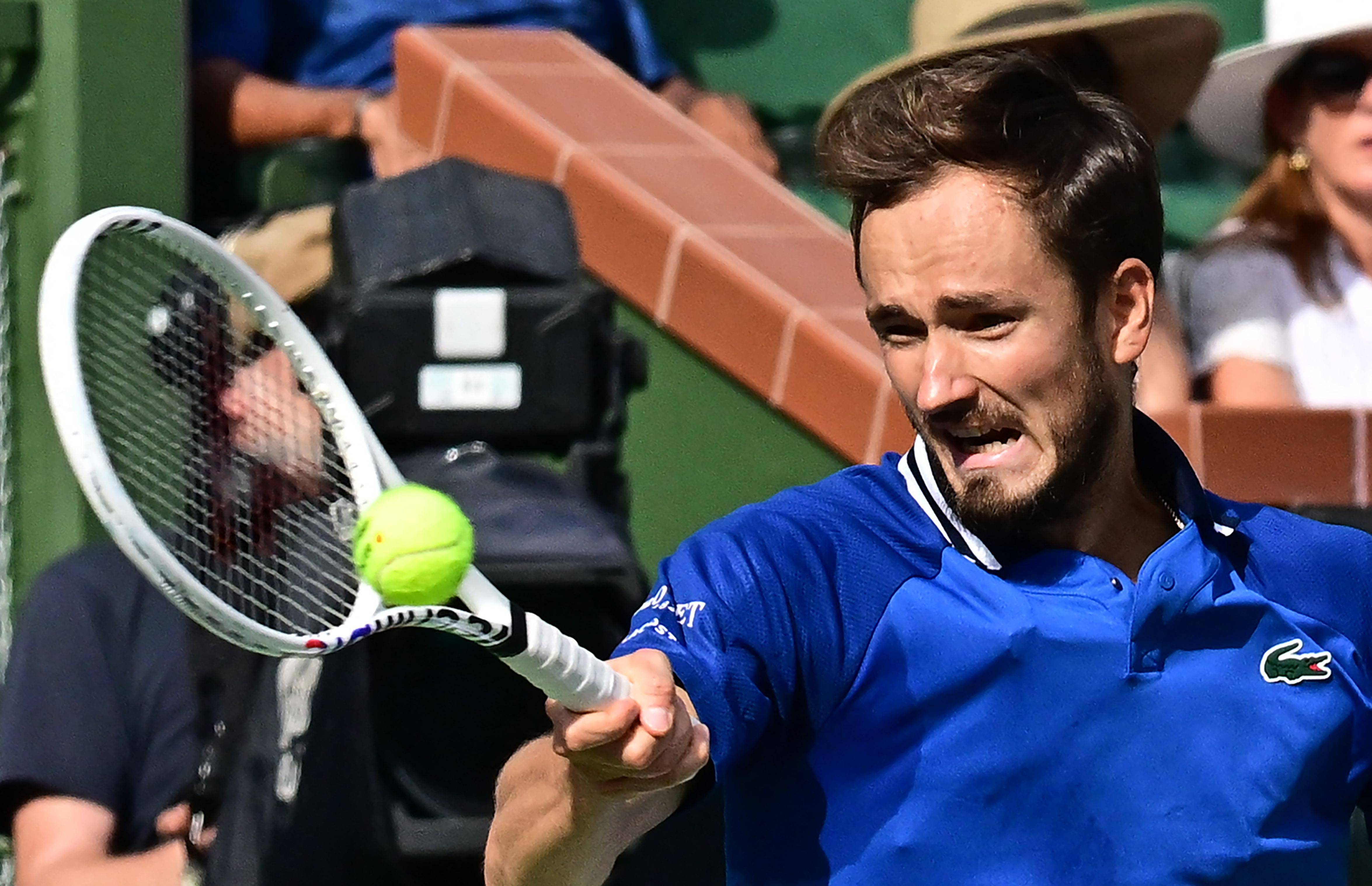 西班牙网球队绝地反击德国网球队,梅德韦杰夫高光表现的简单介绍 西班牙网球队绝地反击德国网球队,梅德韦杰夫高光表现的简单介绍