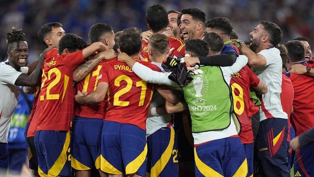 包含欧洲杯赛况火热上演,各队争分夺秒斗智斗勇的词条 包含欧洲杯赛况火热上演,各队争分夺秒斗智斗勇的词条