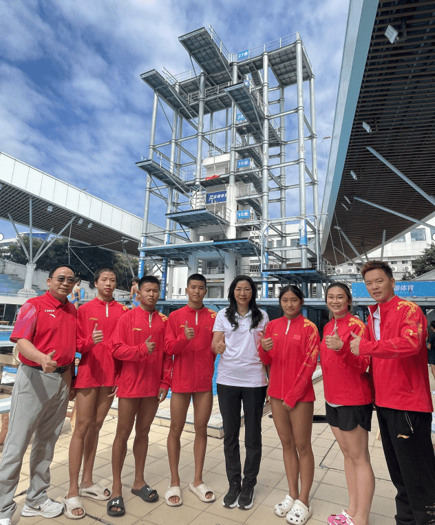 包含跳水比赛现场报道:跳将队员气质勇敢的词条 包含跳水比赛现场报道:跳将队员气质勇敢的词条