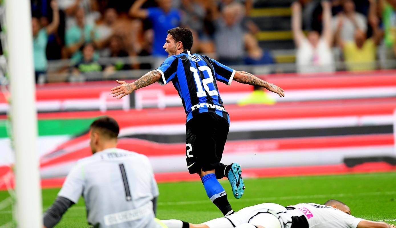 乌迪内斯年轻后卫受表彰,成为赛场焦点 乌迪内斯年轻后卫受表彰,成为赛场焦点