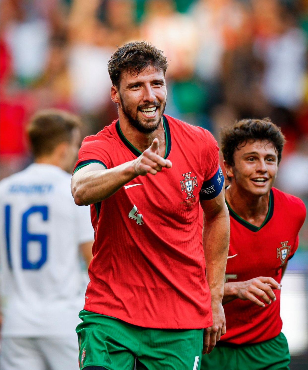 斯洛文尼亚国家队备战挑战西班牙，追求胜利的简单介绍