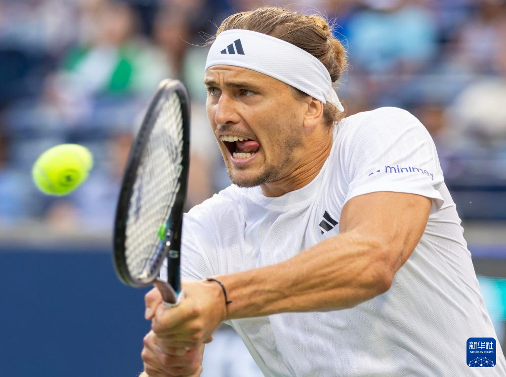 包含德国网球队轻取美国网球队，兹维列夫爆发神勇的词条