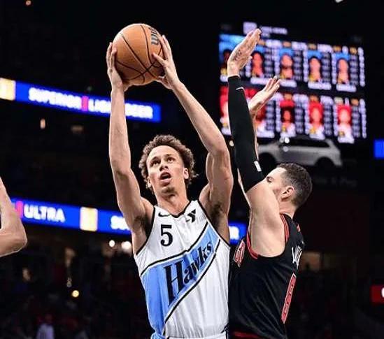 公牛横扫黄蜂，特雷杨送出助攻