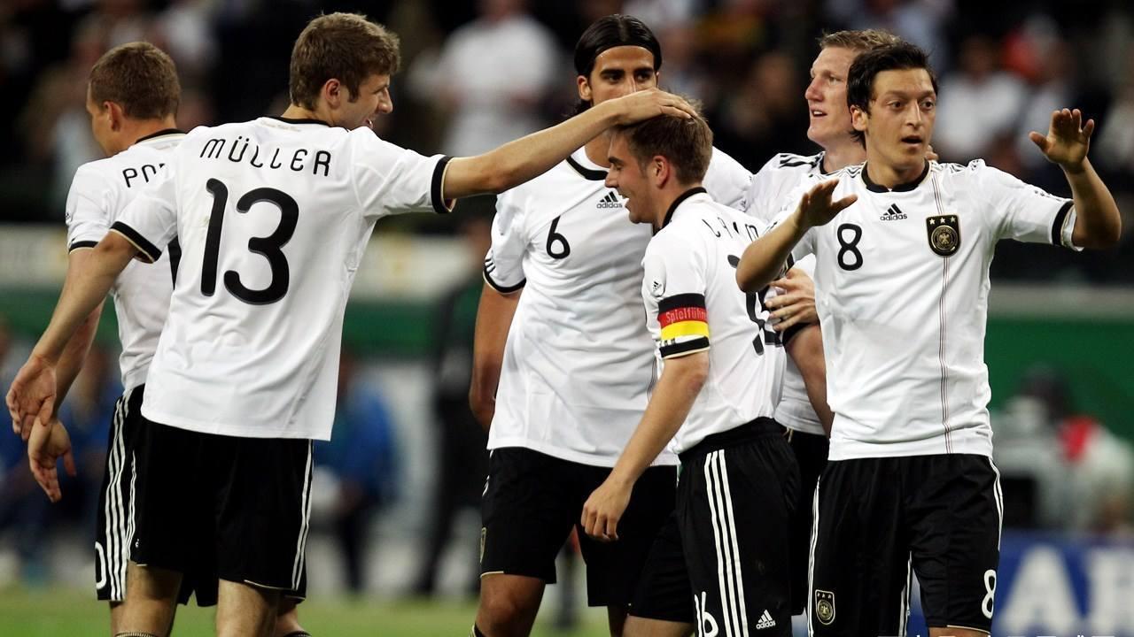 包含德国队力克中国队，黄鸭组合扛起全队的词条