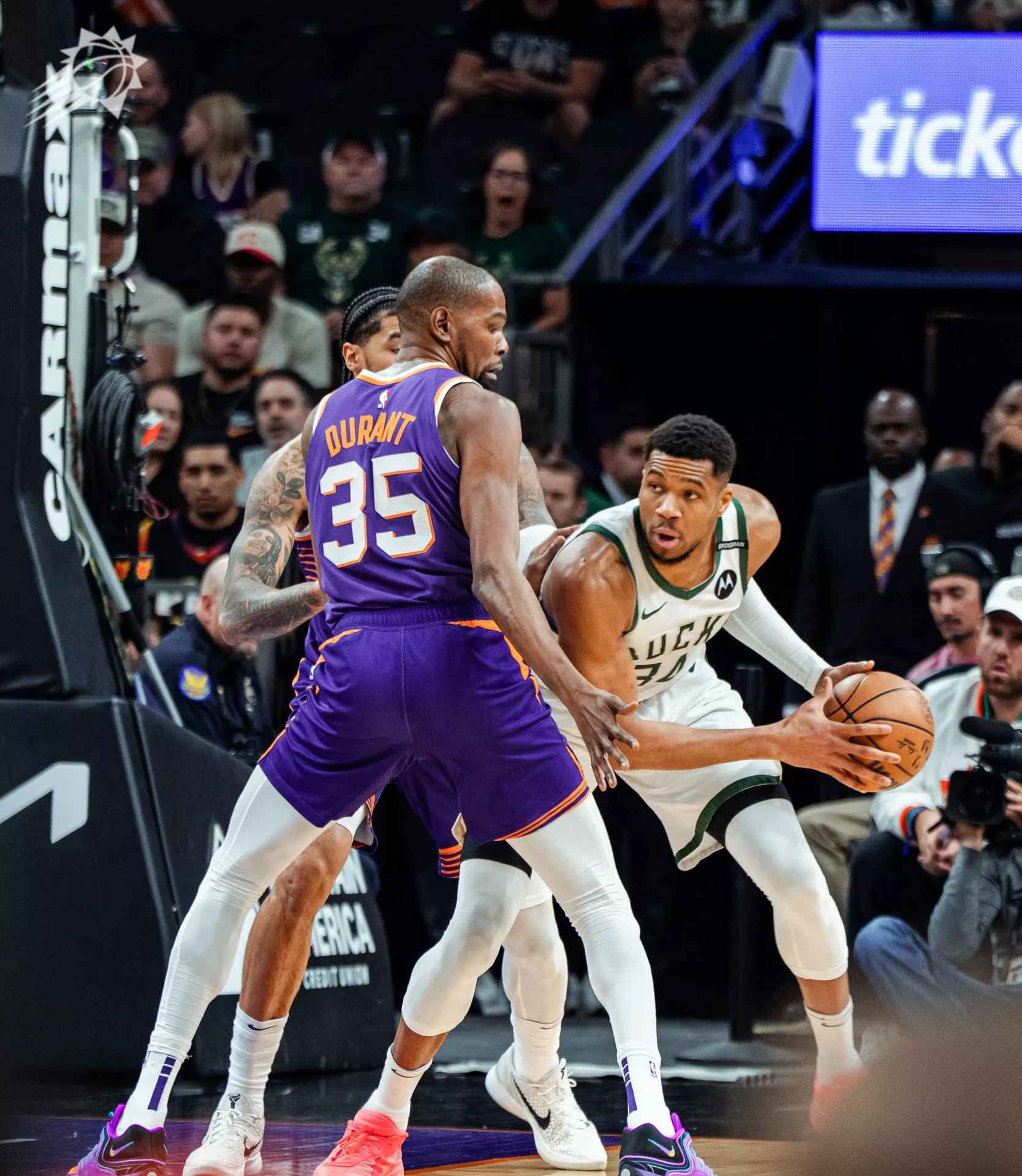 雄鹿B队逆转法国男篮，布克送出助攻