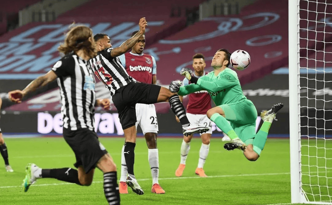 包含勒沃库森主场逼平柏林赫塔，保住一分的词条