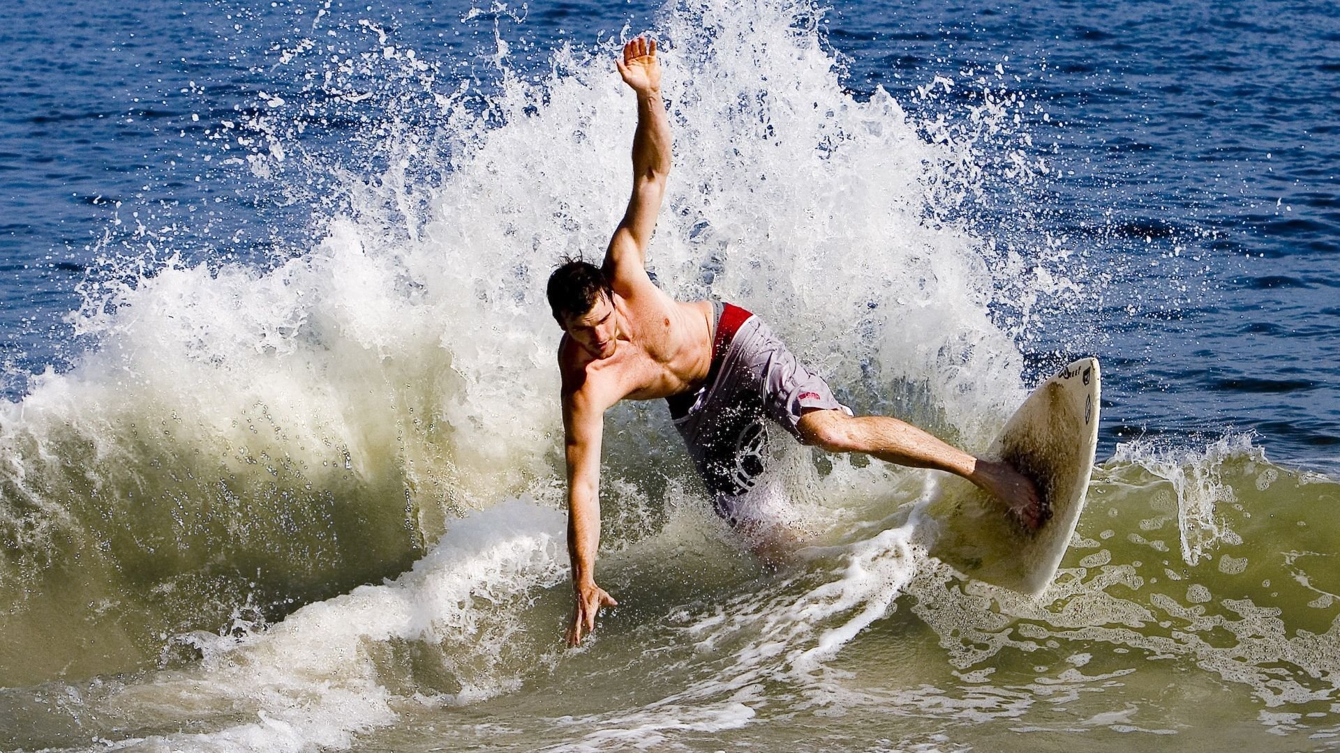 红牌不是句号，阿劳霍用一场史诗级防守，在欧冠半决赛之夜完成自我证明