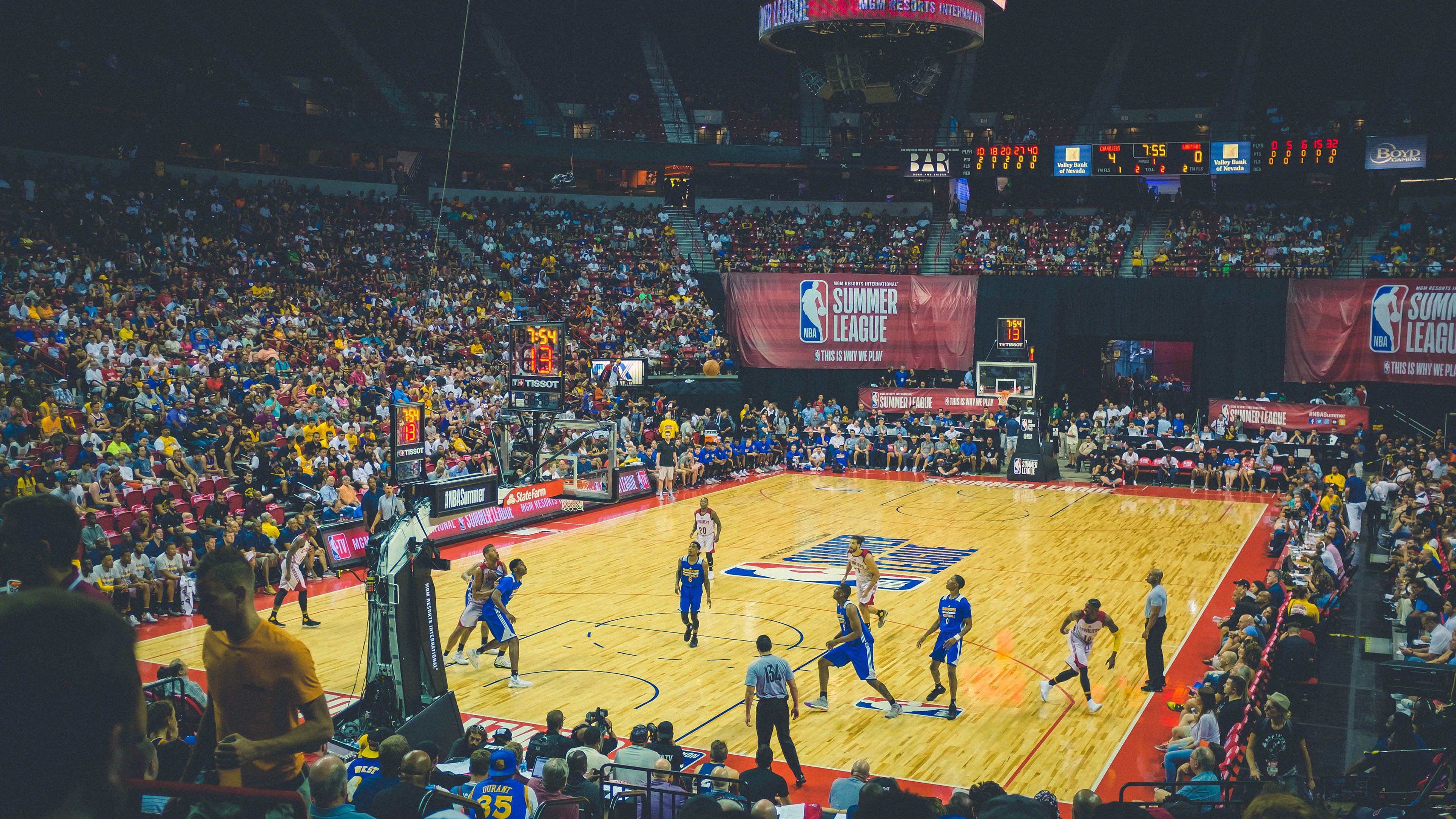 火箭式进攻席卷欧冠淘汰赛，新疆队遭遇得分风暴压制